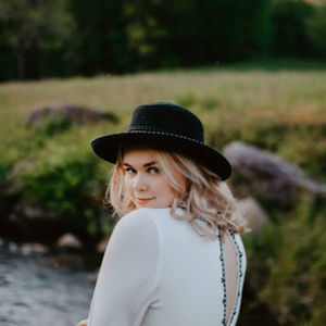 Meet your Posher, Clara-anne